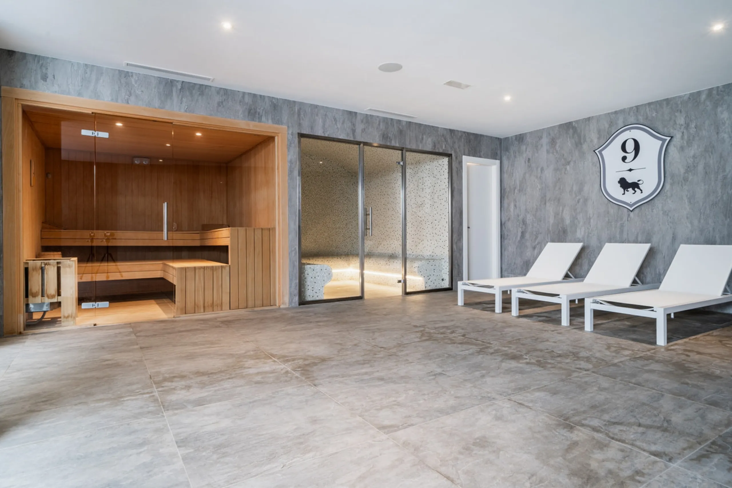 Truly unique 7-bedroom apartment located in Nine Lions, a sought-after and well-secured residential complex in Nueva Andalucía offering 53 apartments. Built to the highest standards, it is south facing and offers spectacular sea views.