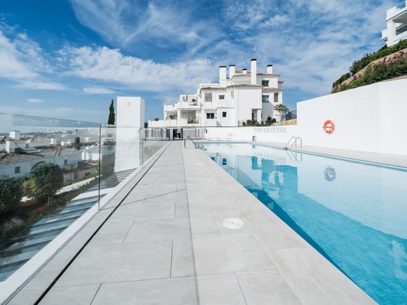 Truly unique 7-bedroom apartment located in Nine Lions, a sought-after and well-secured residential complex in Nueva Andalucía offering 53 apartments. Built to the highest standards, it is south facing and offers spectacular sea views.