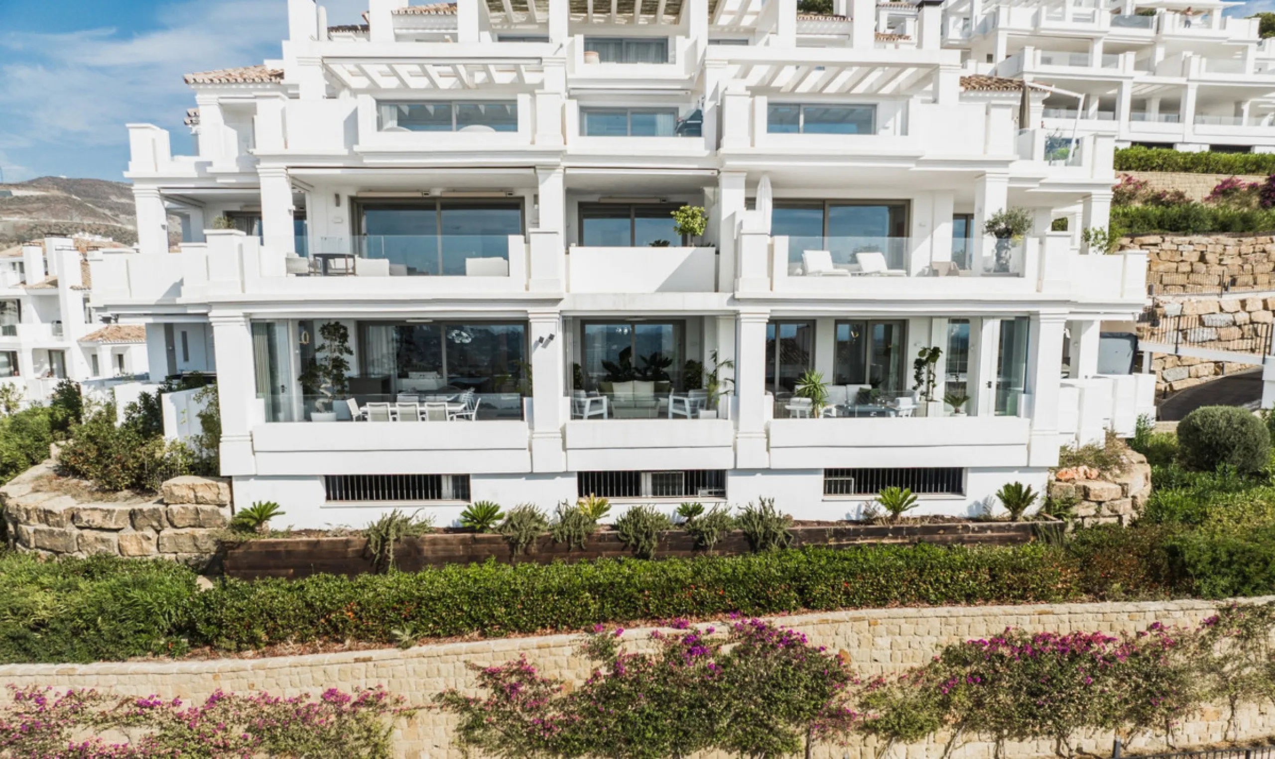 Truly unique 7-bedroom apartment located in Nine Lions, a sought-after and well-secured residential complex in Nueva Andalucía offering 53 apartments. Built to the highest standards, it is south facing and offers spectacular sea views.