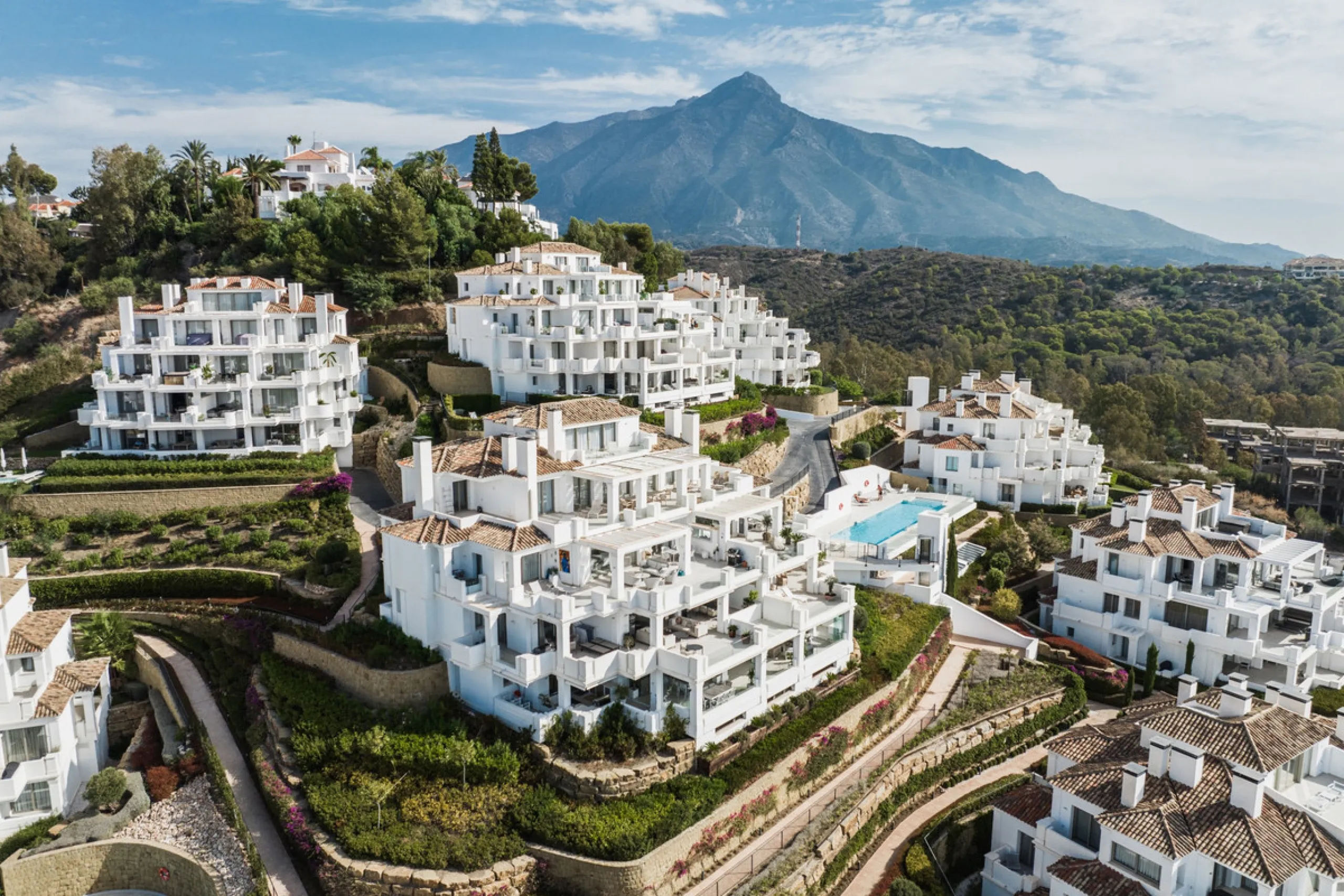 Truly unique 7-bedroom apartment located in Nine Lions, a sought-after and well-secured residential complex in Nueva Andalucía offering 53 apartments. Built to the highest standards, it is south facing and offers spectacular sea views.