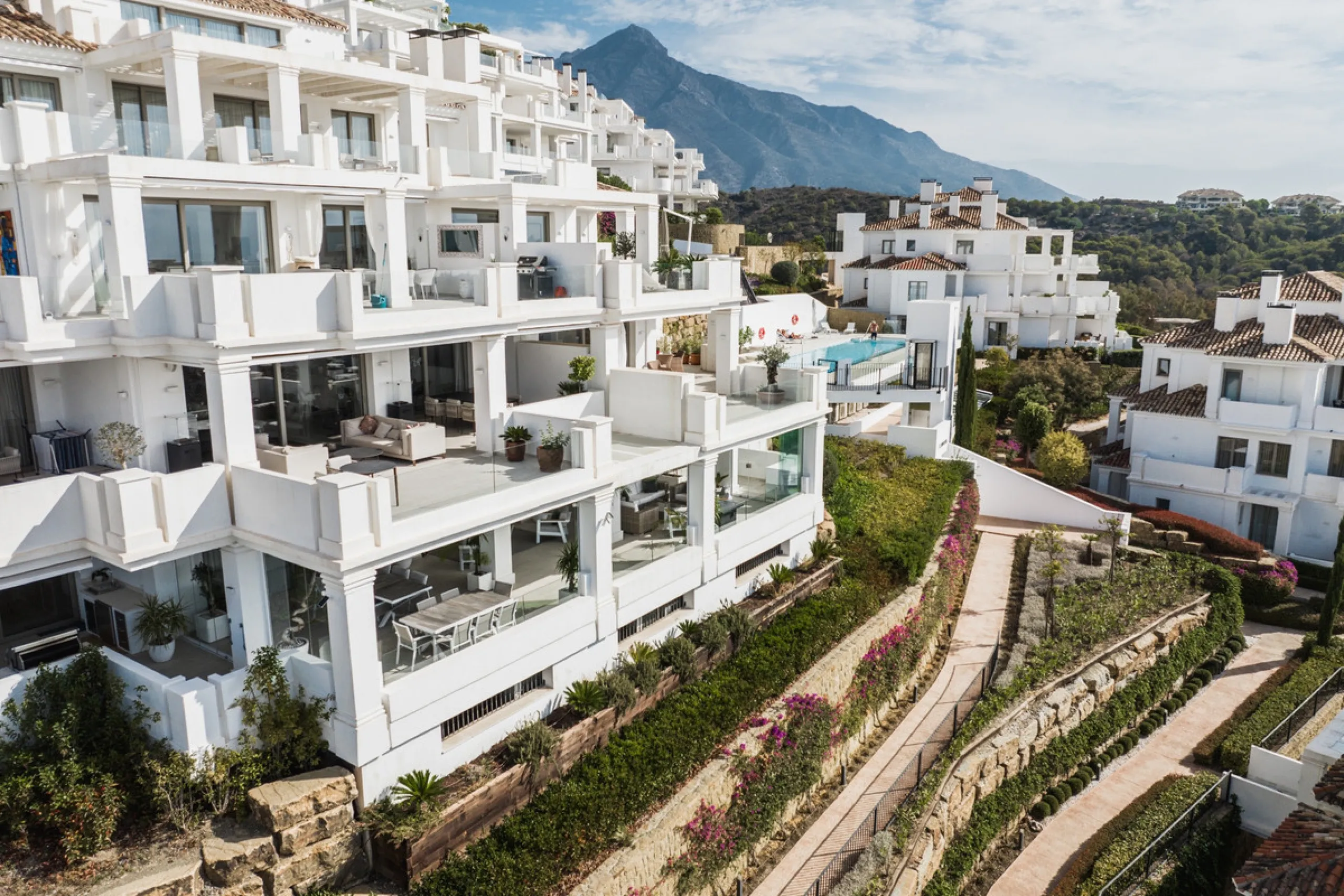 Truly unique 7-bedroom apartment located in Nine Lions, a sought-after and well-secured residential complex in Nueva Andalucía offering 53 apartments. Built to the highest standards, it is south facing and offers spectacular sea views.