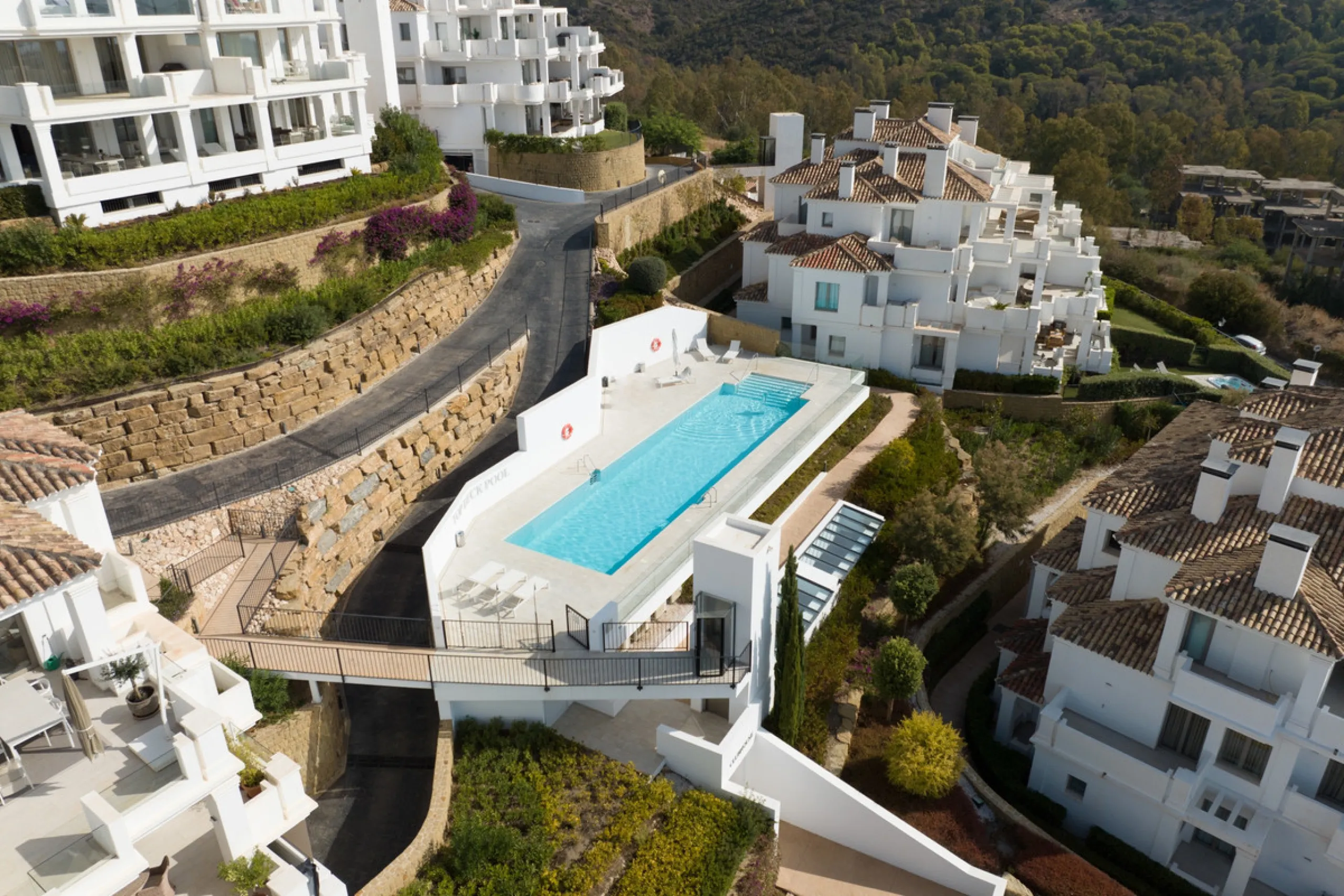 Truly unique 7-bedroom apartment located in Nine Lions, a sought-after and well-secured residential complex in Nueva Andalucía offering 53 apartments. Built to the highest standards, it is south facing and offers spectacular sea views.