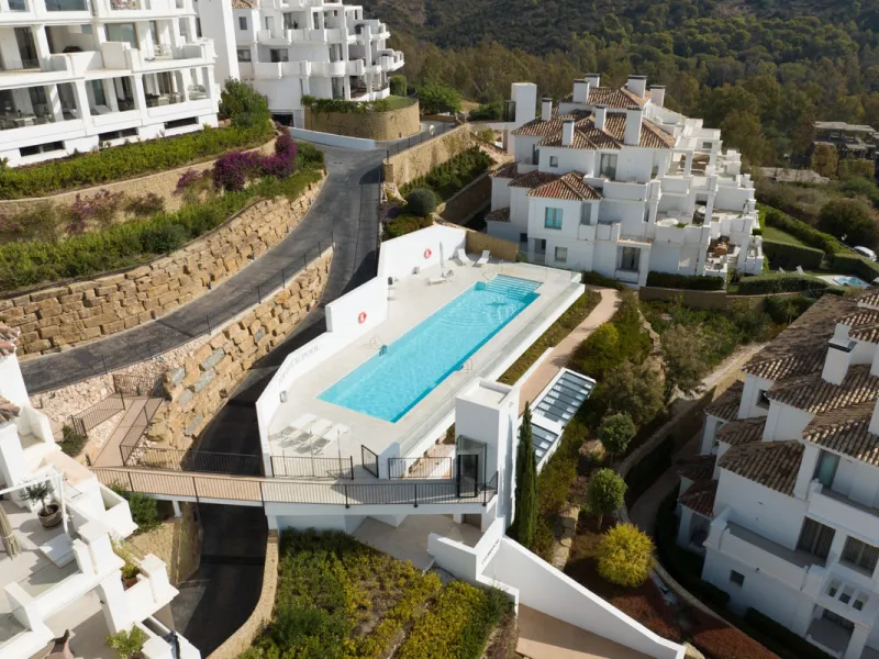 Truly unique 7-bedroom apartment located in Nine Lions, a sought-after and well-secured residential complex in Nueva Andalucía offering 53 apartments. Built to the highest standards, it is south facing and offers spectacular sea views.