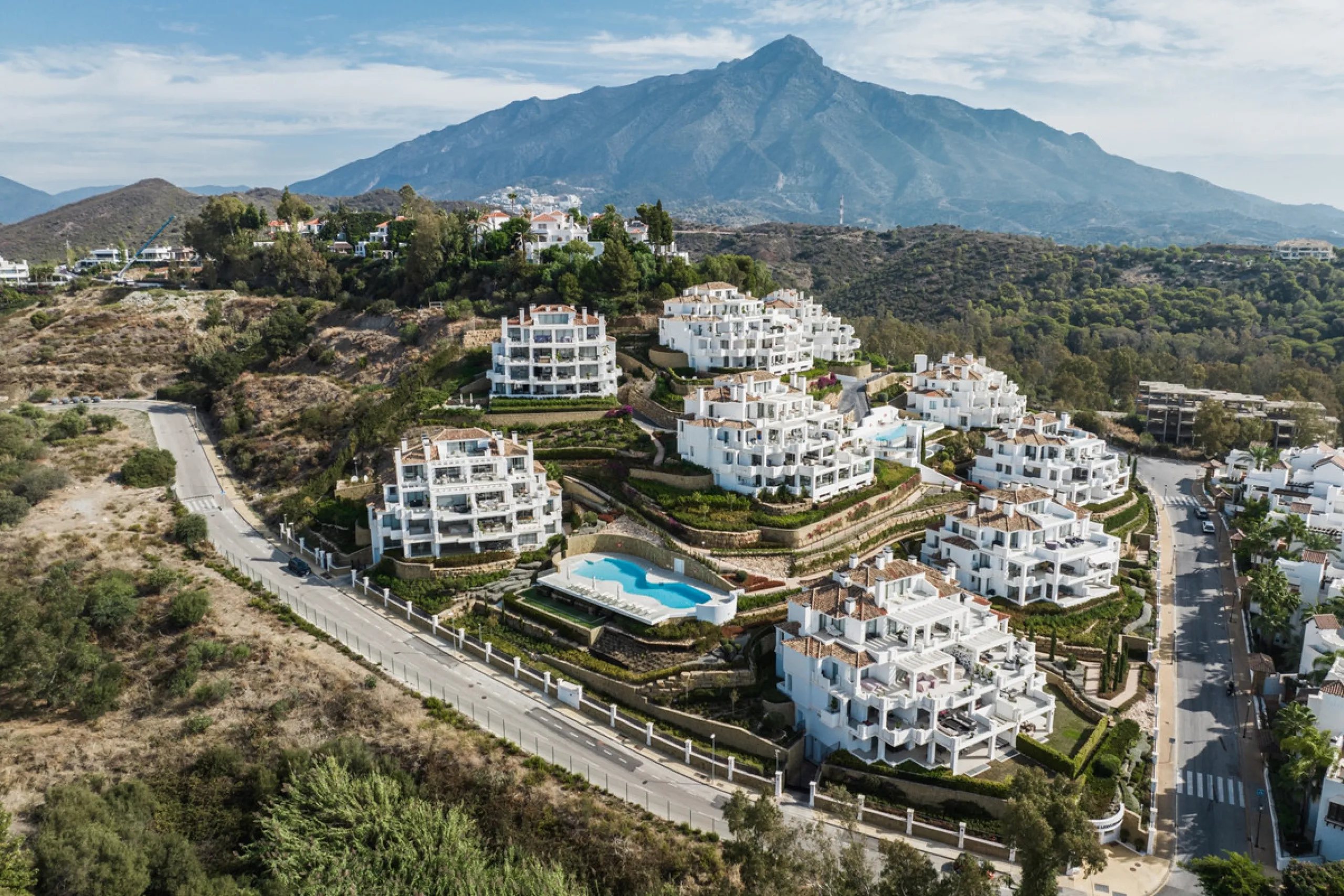 Truly unique 7-bedroom apartment located in Nine Lions, a sought-after and well-secured residential complex in Nueva Andalucía offering 53 apartments. Built to the highest standards, it is south facing and offers spectacular sea views.