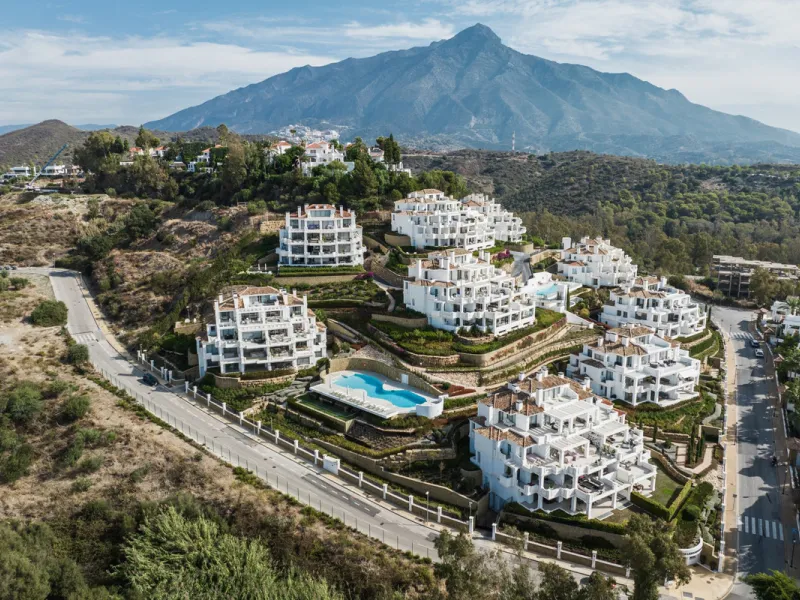 Truly unique 7-bedroom apartment located in Nine Lions, a sought-after and well-secured residential complex in Nueva Andalucía offering 53 apartments. Built to the highest standards, it is south facing and offers spectacular sea views.