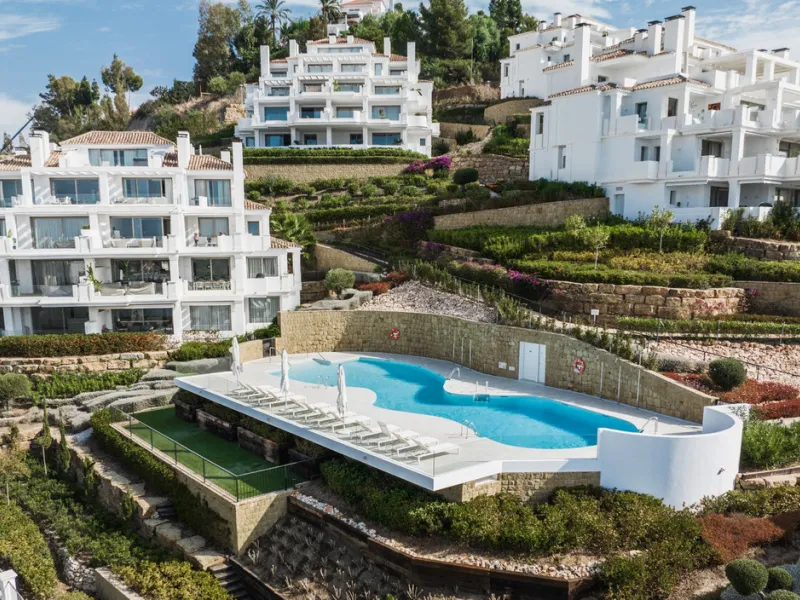 Truly unique 7-bedroom apartment located in Nine Lions, a sought-after and well-secured residential complex in Nueva Andalucía offering 53 apartments. Built to the highest standards, it is south facing and offers spectacular sea views.