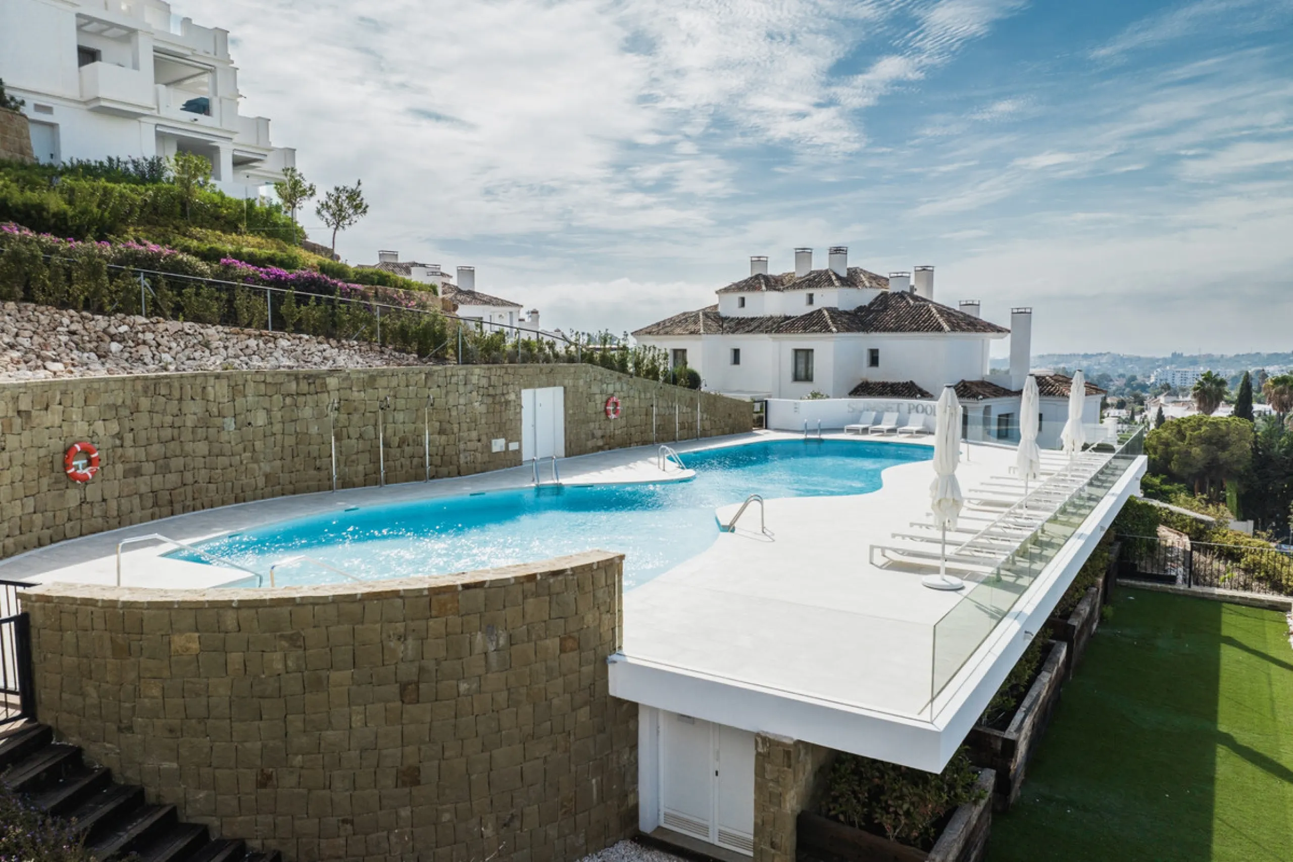 Truly unique 7-bedroom apartment located in Nine Lions, a sought-after and well-secured residential complex in Nueva Andalucía offering 53 apartments. Built to the highest standards, it is south facing and offers spectacular sea views.