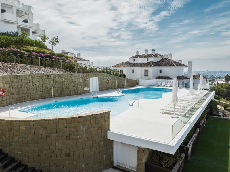 Truly unique 7-bedroom apartment located in Nine Lions, a sought-after and well-secured residential complex in Nueva Andalucía offering 53 apartments. Built to the highest standards, it is south facing and offers spectacular sea views.