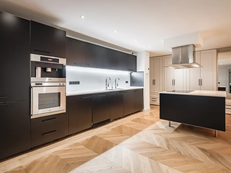 Fully renovated 3-bedroom southwest-facing garden apartment in Gazules del Sol, a fully gated and secured complex walking distance to Atalaya International School, Benahavís.
