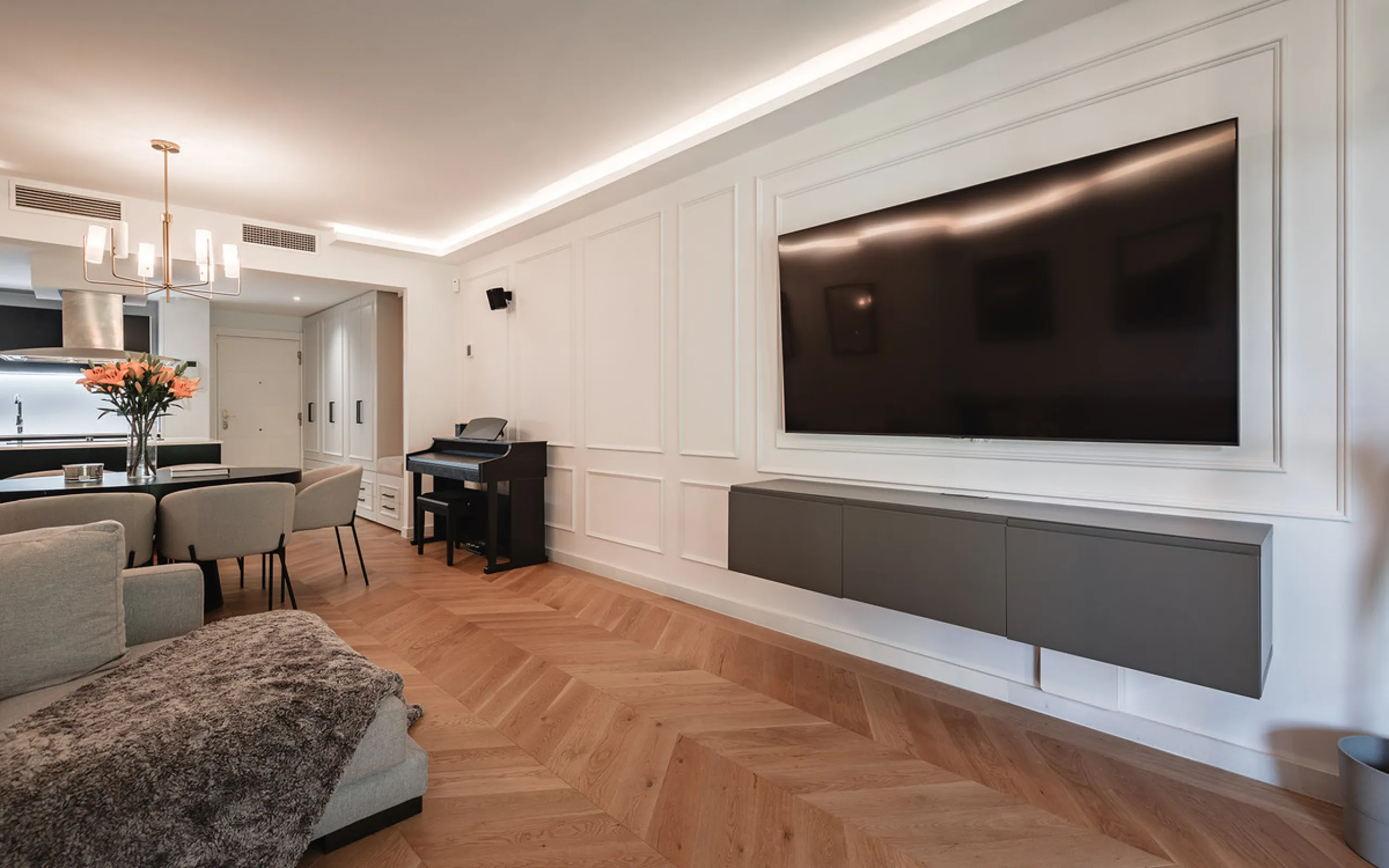 Fully renovated 3-bedroom southwest-facing garden apartment in Gazules del Sol, a fully gated and secured complex walking distance to Atalaya International School, Benahavís.