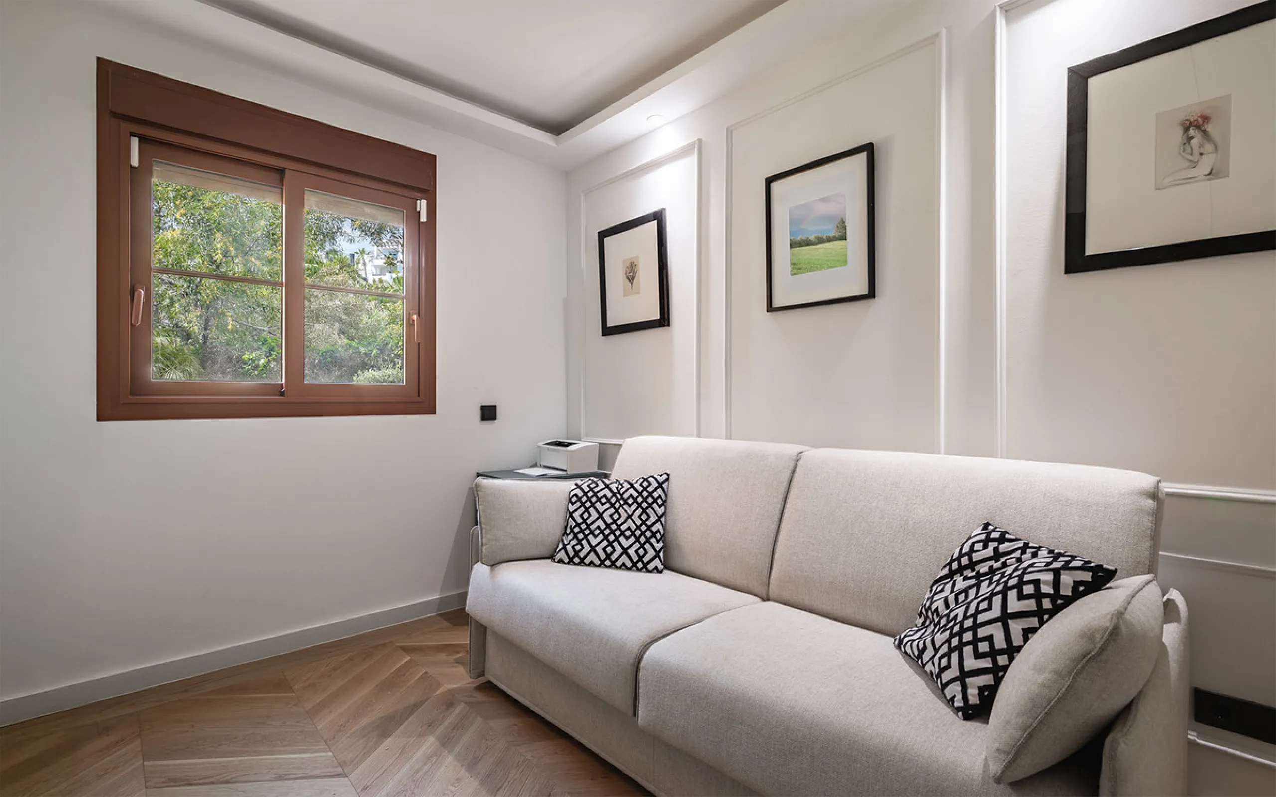 Fully renovated 3-bedroom southwest-facing garden apartment in Gazules del Sol, a fully gated and secured complex walking distance to Atalaya International School, Benahavís.
