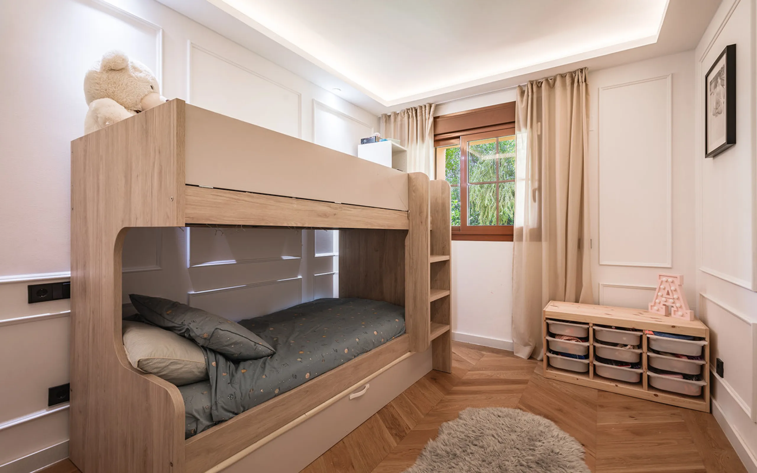 Fully renovated 3-bedroom southwest-facing garden apartment in Gazules del Sol, a fully gated and secured complex walking distance to Atalaya International School, Benahavís.