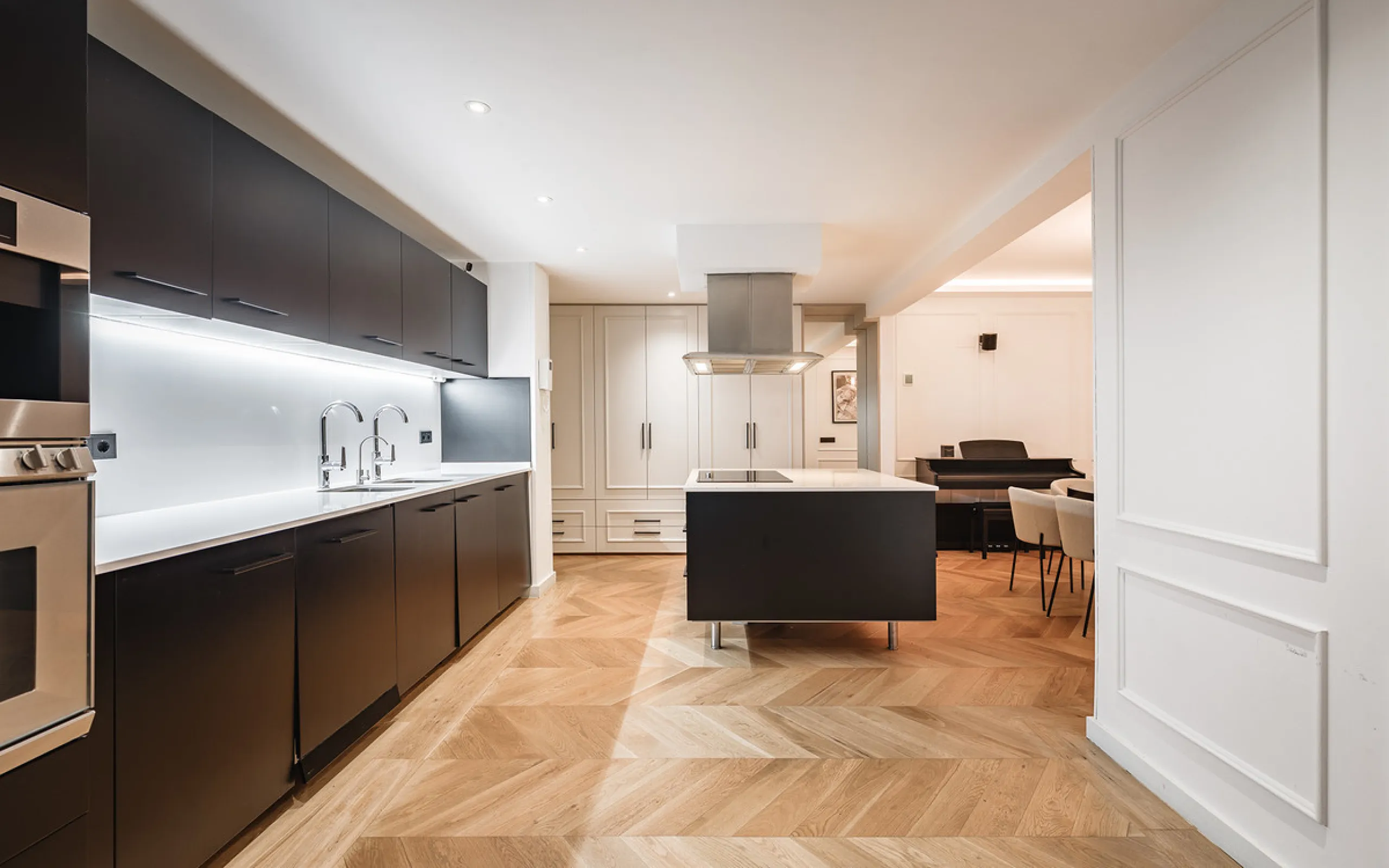 Fully renovated 3-bedroom southwest-facing garden apartment in Gazules del Sol, a fully gated and secured complex walking distance to Atalaya International School, Benahavís.