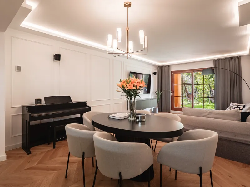 Fully renovated 3-bedroom southwest-facing garden apartment in Gazules del Sol, a fully gated and secured complex walking distance to Atalaya International School, Benahavís.
