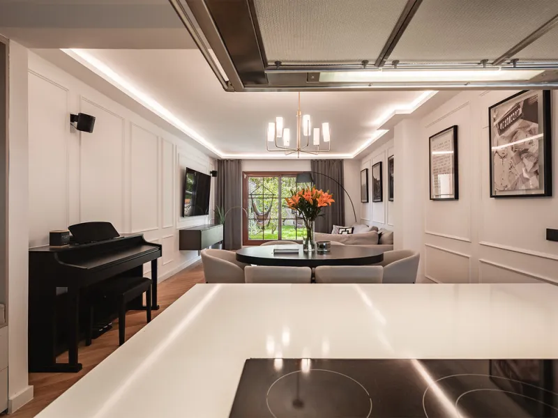 Fully renovated 3-bedroom southwest-facing garden apartment in Gazules del Sol, a fully gated and secured complex walking distance to Atalaya International School, Benahavís.