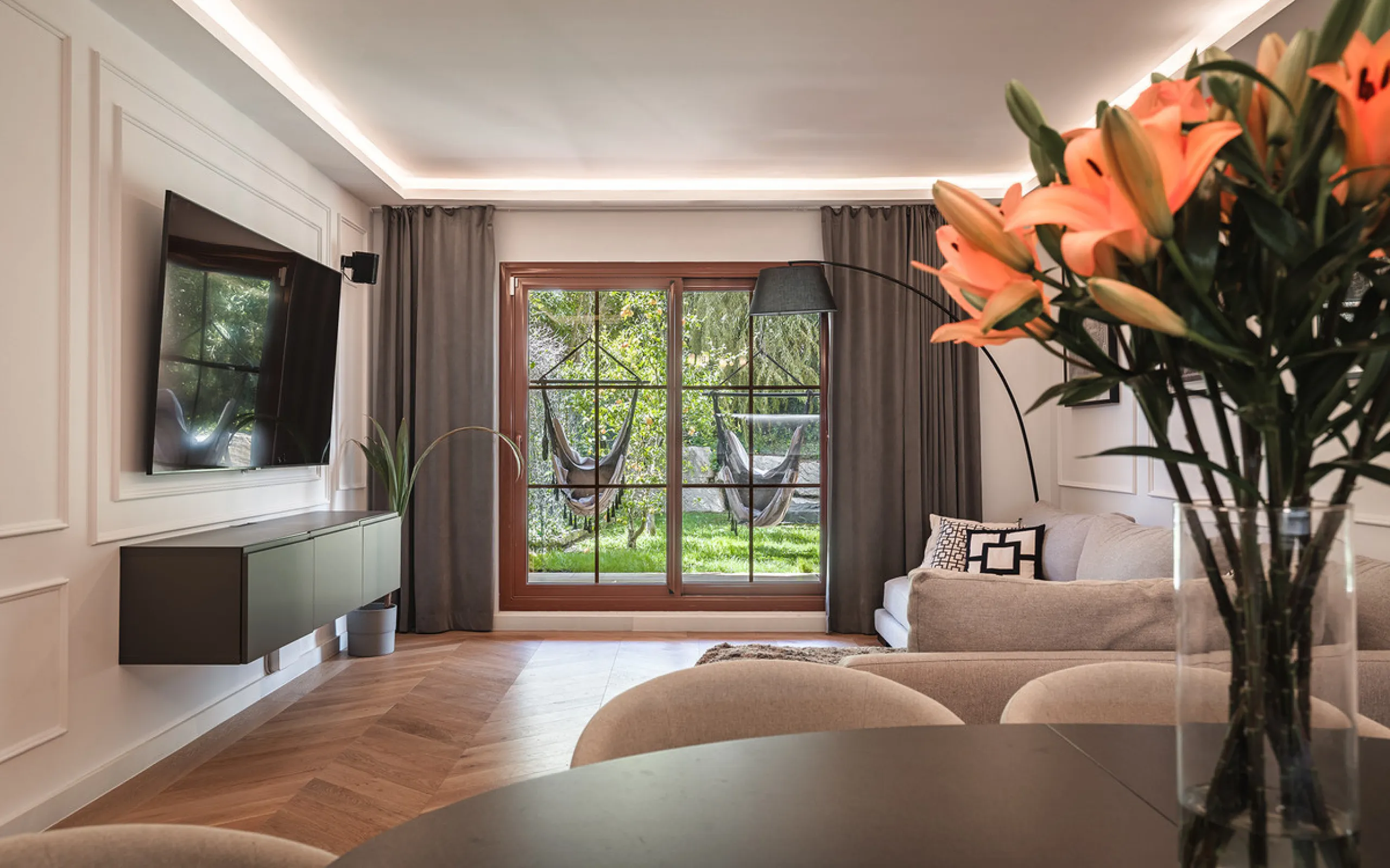 Fully renovated 3-bedroom southwest-facing garden apartment in Gazules del Sol, a fully gated and secured complex walking distance to Atalaya International School, Benahavís.