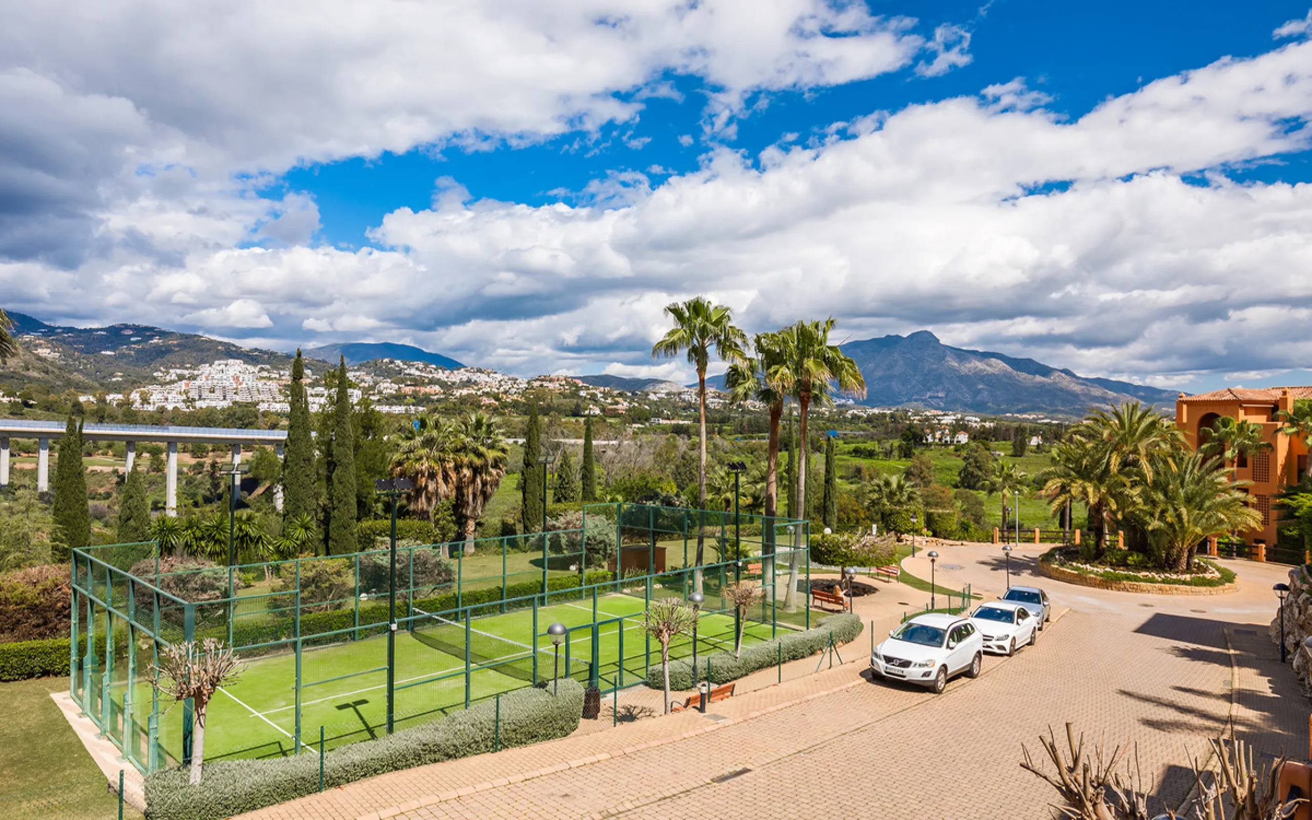 Fully renovated 3-bedroom southwest-facing garden apartment in Gazules del Sol, a fully gated and secured complex walking distance to Atalaya International School, Benahavís.