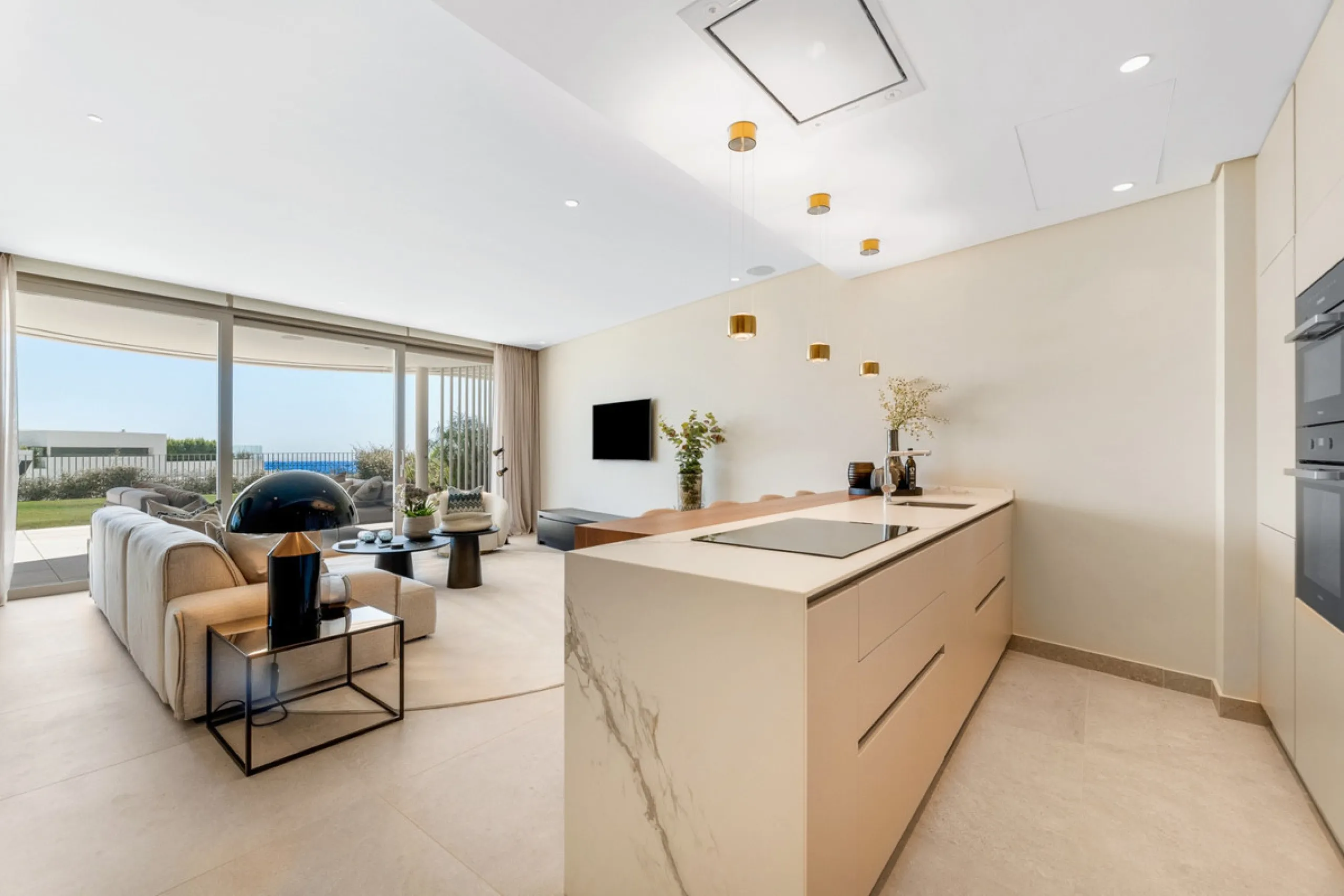Apartment - Ground Floor Apartment в продаже в Benahavís, Málaga. В доме 2 спален и 3 ванных комнат. Площадь дома 215 м². Площадь участка 126 м²