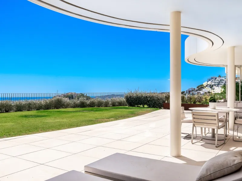 Apartment - Ground Floor Apartment в продаже в Benahavís, Málaga. В доме 2 спален и 3 ванных комнат. Площадь дома 215 м². Площадь участка 126 м²