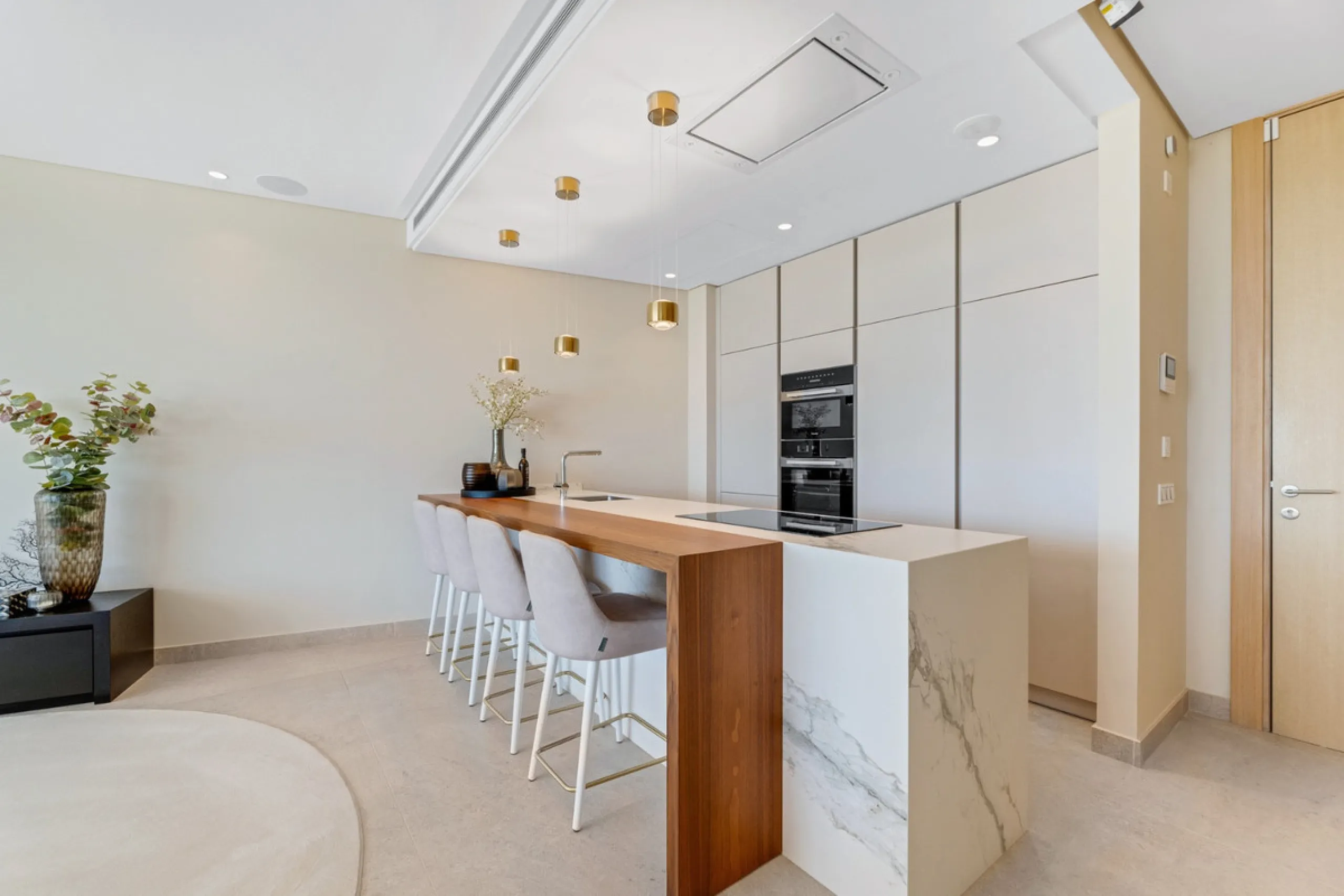Apartment - Ground Floor Apartment в продаже в Benahavís, Málaga. В доме 2 спален и 3 ванных комнат. Площадь дома 215 м². Площадь участка 126 м²