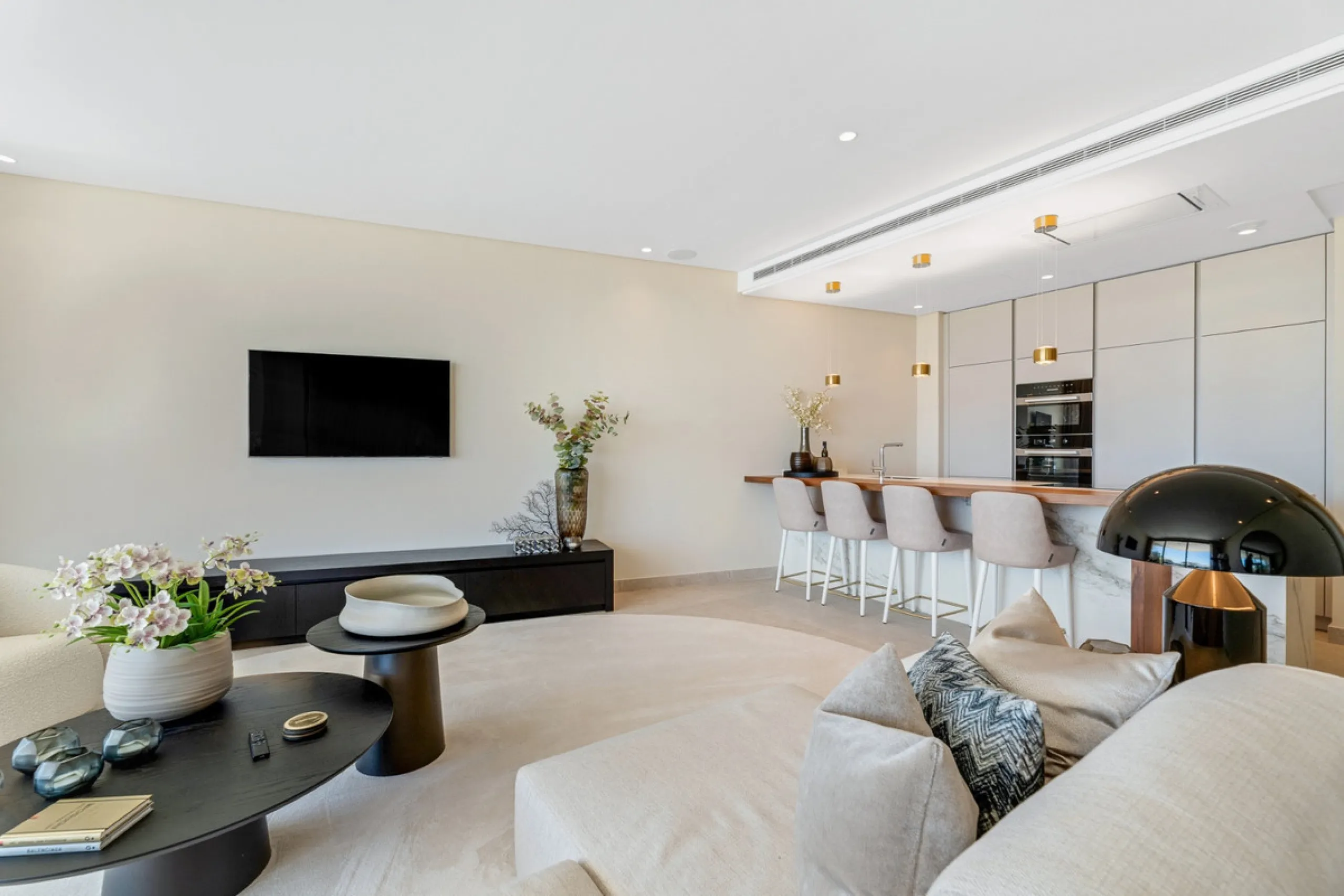 Apartment - Ground Floor Apartment в продаже в Benahavís, Málaga. В доме 2 спален и 3 ванных комнат. Площадь дома 215 м². Площадь участка 126 м²