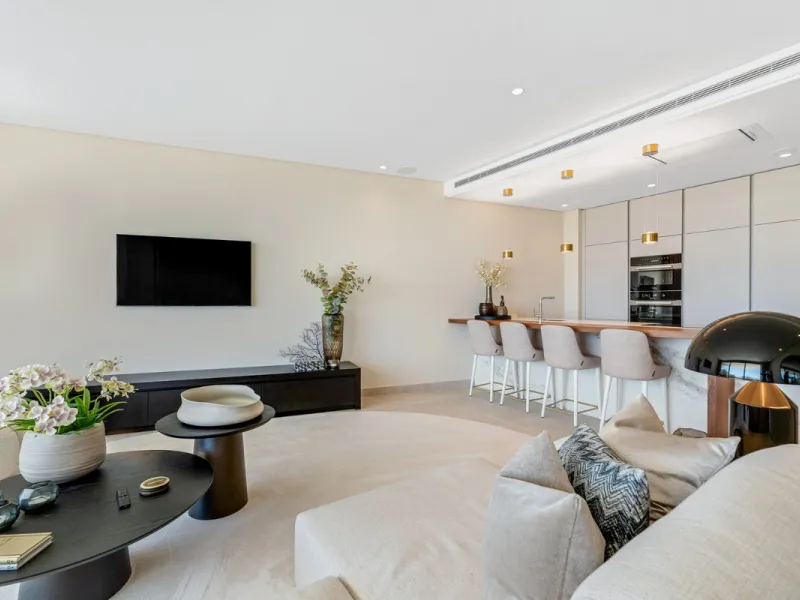 Apartment - Ground Floor Apartment в продаже в Benahavís, Málaga. В доме 2 спален и 3 ванных комнат. Площадь дома 215 м². Площадь участка 126 м²