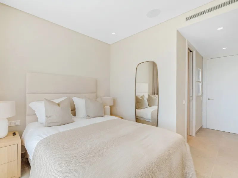 Apartment - Ground Floor Apartment в продаже в Benahavís, Málaga. В доме 2 спален и 3 ванных комнат. Площадь дома 215 м². Площадь участка 126 м²