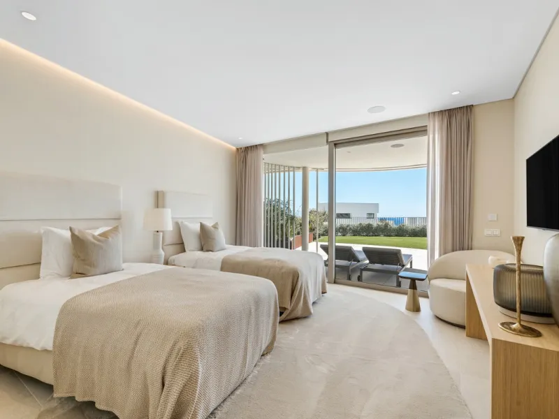 Apartment - Ground Floor Apartment в продаже в Benahavís, Málaga. В доме 2 спален и 3 ванных комнат. Площадь дома 215 м². Площадь участка 126 м²