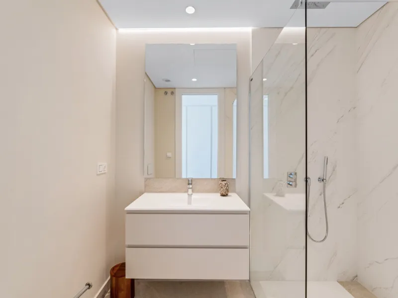 Apartment - Ground Floor Apartment в продаже в Benahavís, Málaga. В доме 2 спален и 3 ванных комнат. Площадь дома 215 м². Площадь участка 126 м²