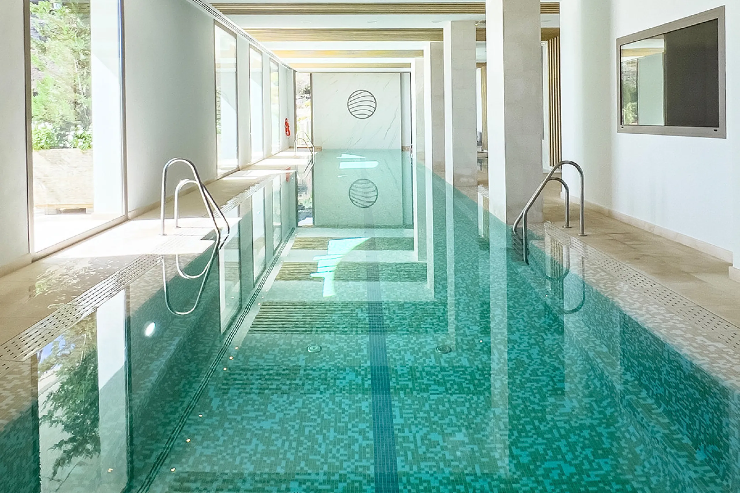 Apartment - Ground Floor Apartment в продаже в Benahavís, Málaga. В доме 2 спален и 3 ванных комнат. Площадь дома 215 м². Площадь участка 126 м²