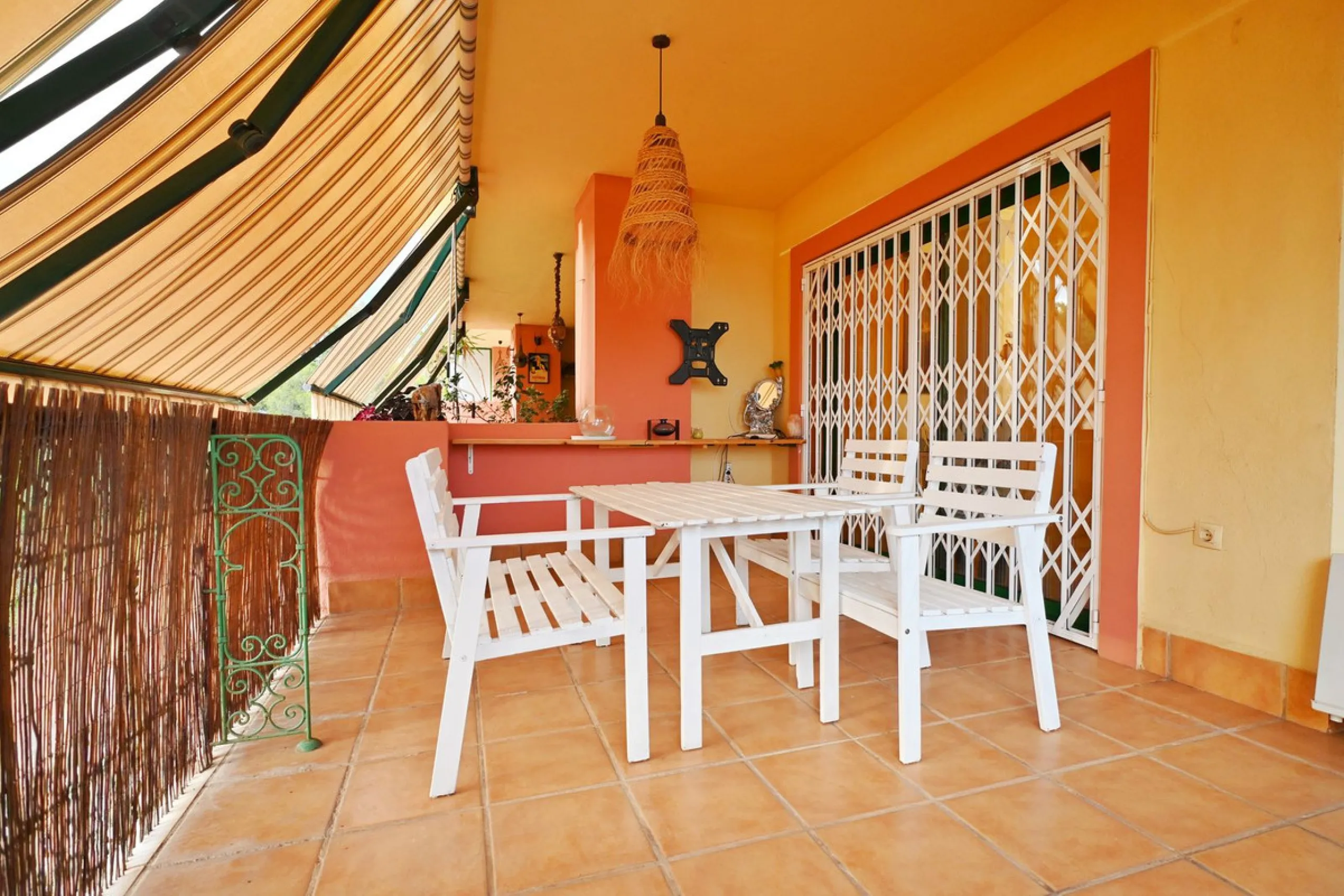 Apartment - Middle Floor Apartment в продаже в Fuengirola, Málaga. В доме 3 спален и 3 ванных комнат. Площадь дома 100 м²