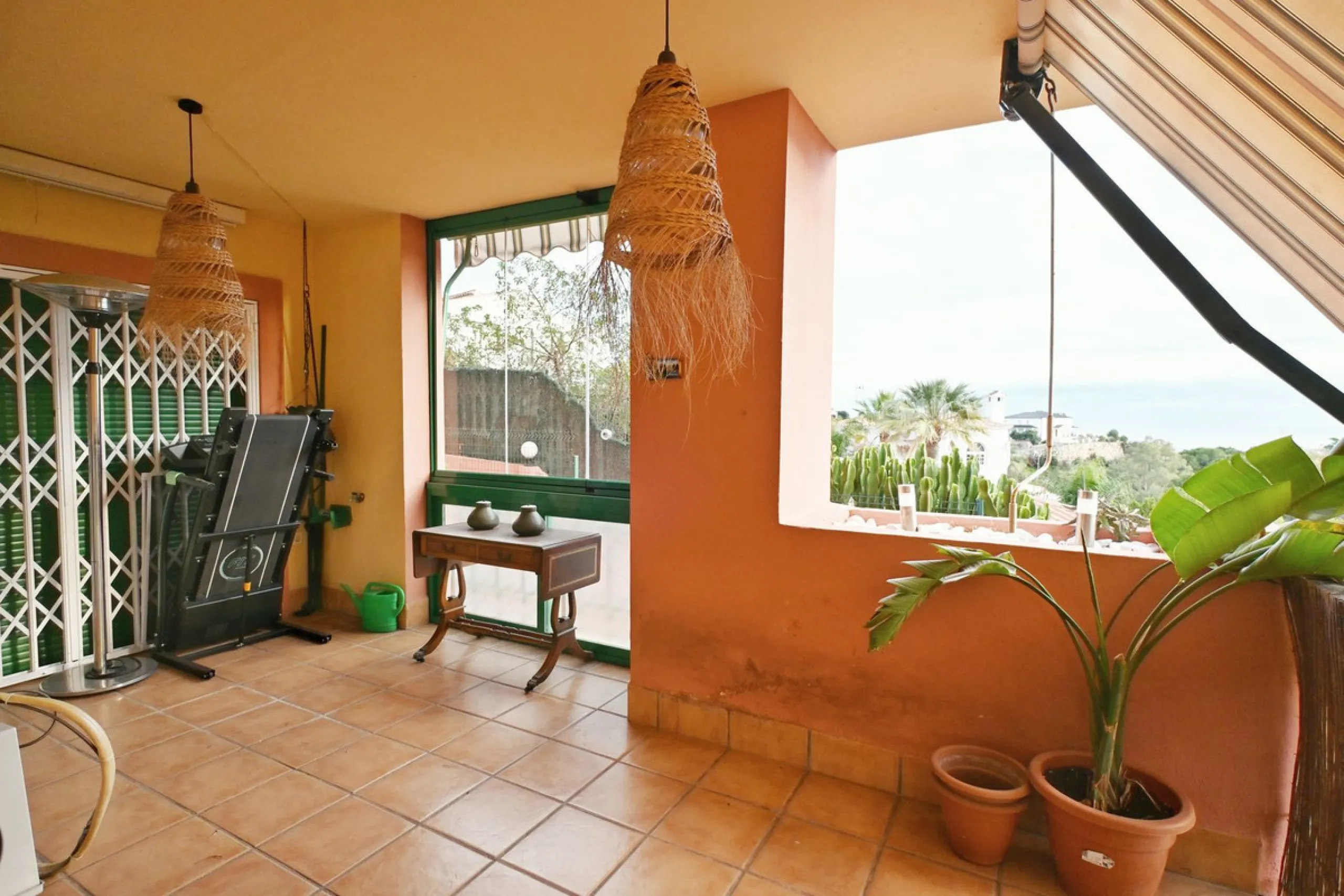 Apartment - Middle Floor Apartment в продаже в Fuengirola, Málaga. В доме 3 спален и 3 ванных комнат. Площадь дома 100 м²