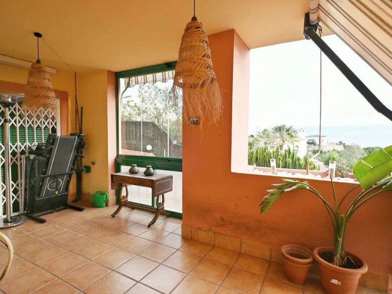 Apartment - Middle Floor Apartment в продаже в Fuengirola, Málaga. В доме 3 спален и 3 ванных комнат. Площадь дома 100 м²