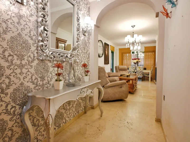 Apartment - Middle Floor Apartment в продаже в Fuengirola, Málaga. В доме 3 спален и 3 ванных комнат. Площадь дома 100 м²