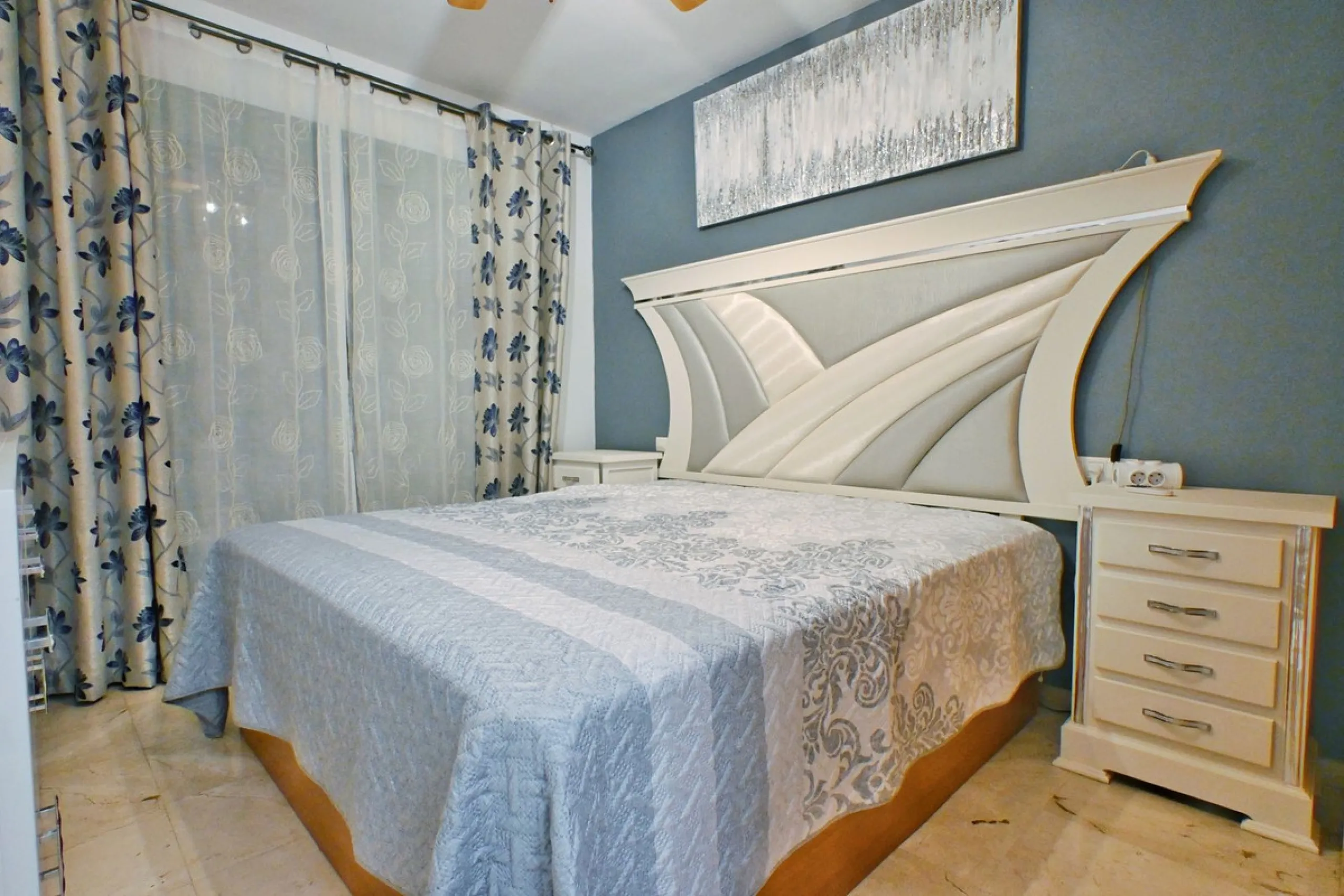 Apartment - Middle Floor Apartment в продаже в Fuengirola, Málaga. В доме 3 спален и 3 ванных комнат. Площадь дома 100 м²