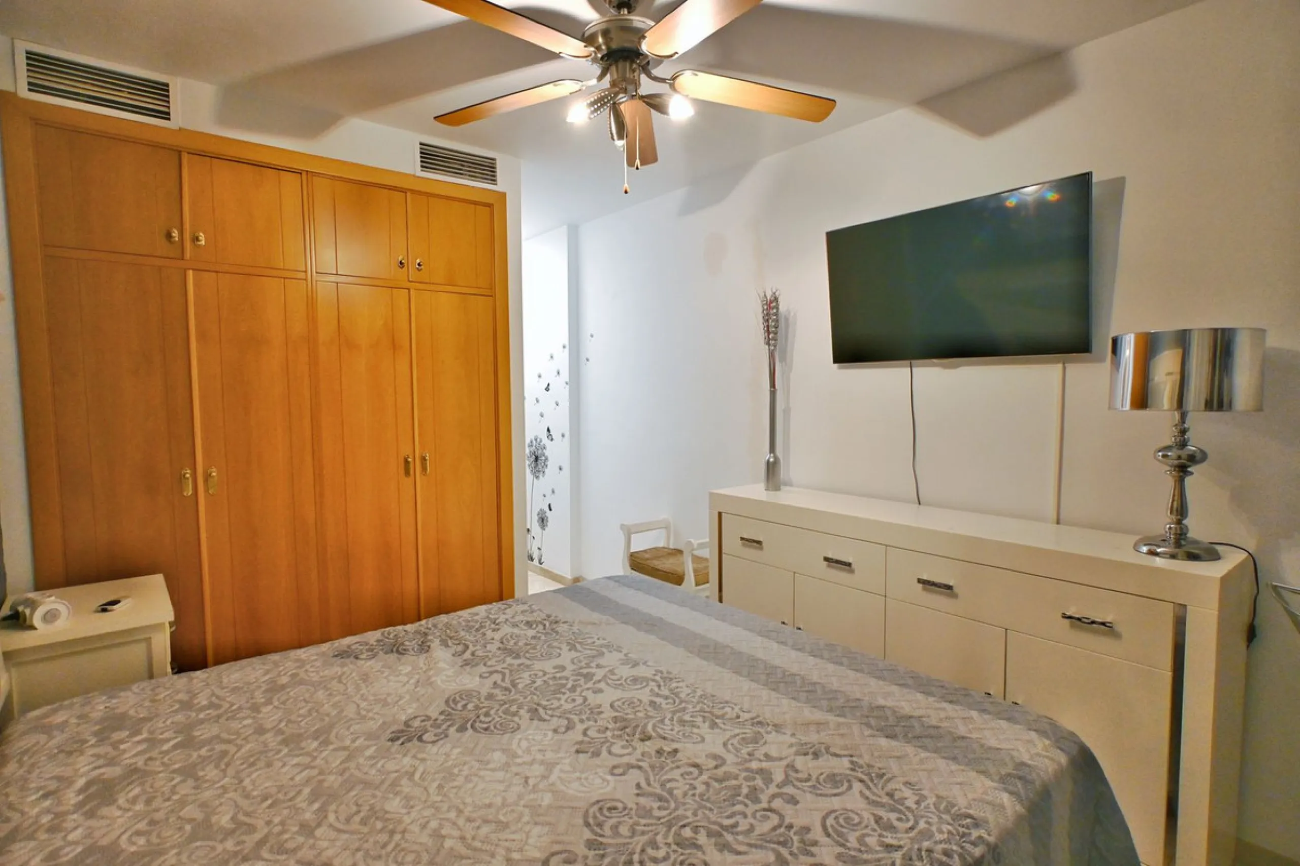 Apartment - Middle Floor Apartment в продаже в Fuengirola, Málaga. В доме 3 спален и 3 ванных комнат. Площадь дома 100 м²