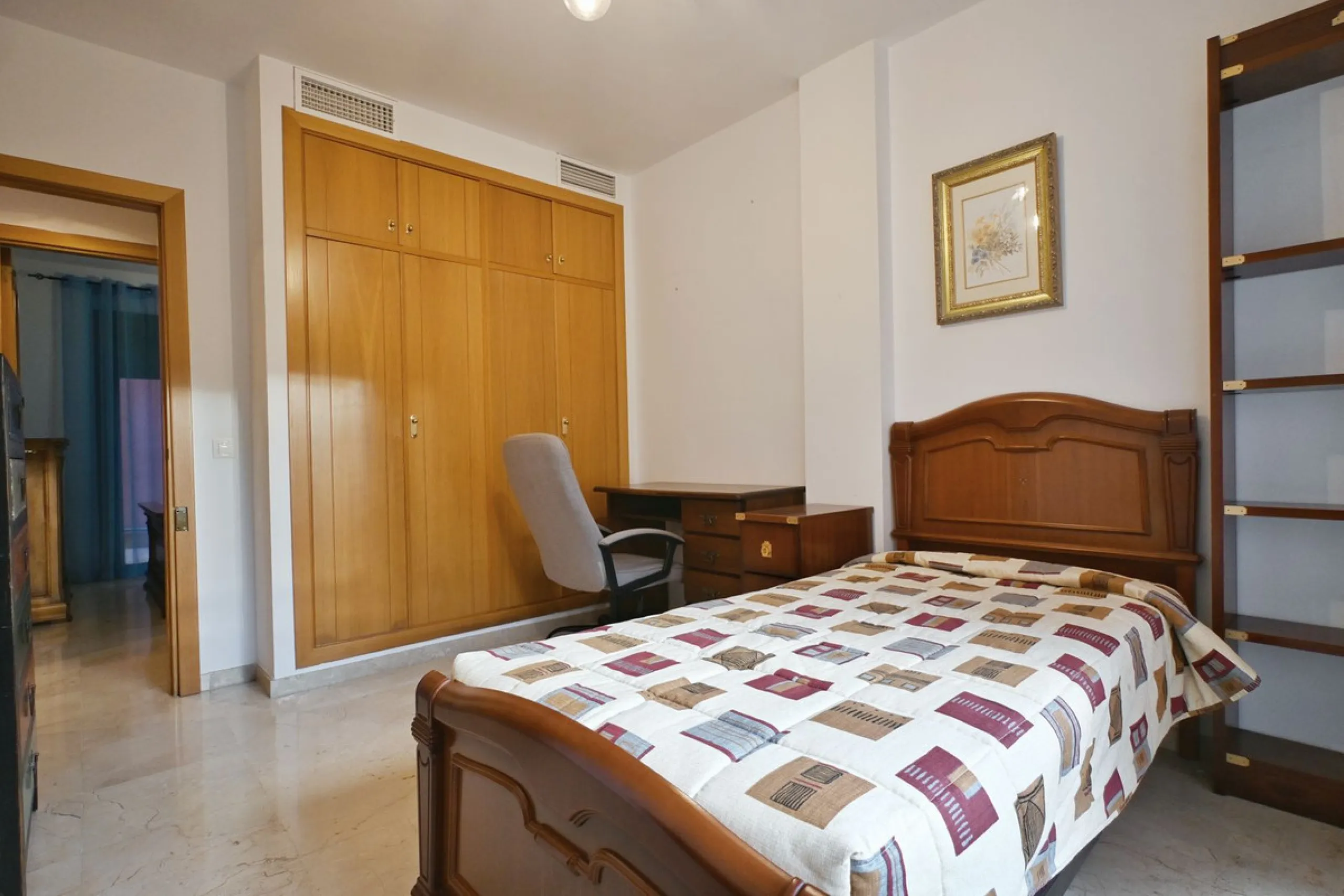 Apartment - Middle Floor Apartment в продаже в Fuengirola, Málaga. В доме 3 спален и 3 ванных комнат. Площадь дома 100 м²
