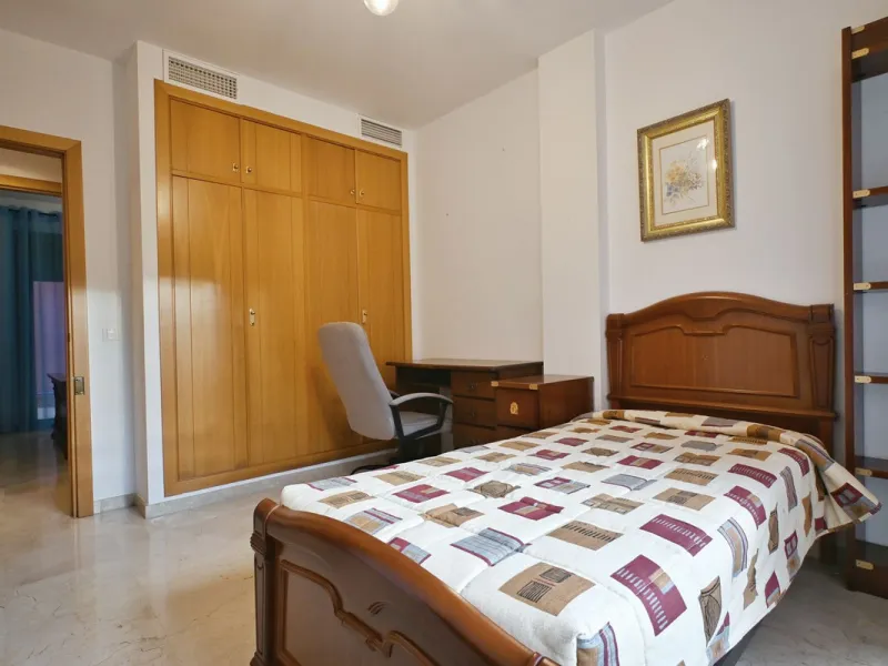 Apartment - Middle Floor Apartment в продаже в Fuengirola, Málaga. В доме 3 спален и 3 ванных комнат. Площадь дома 100 м²