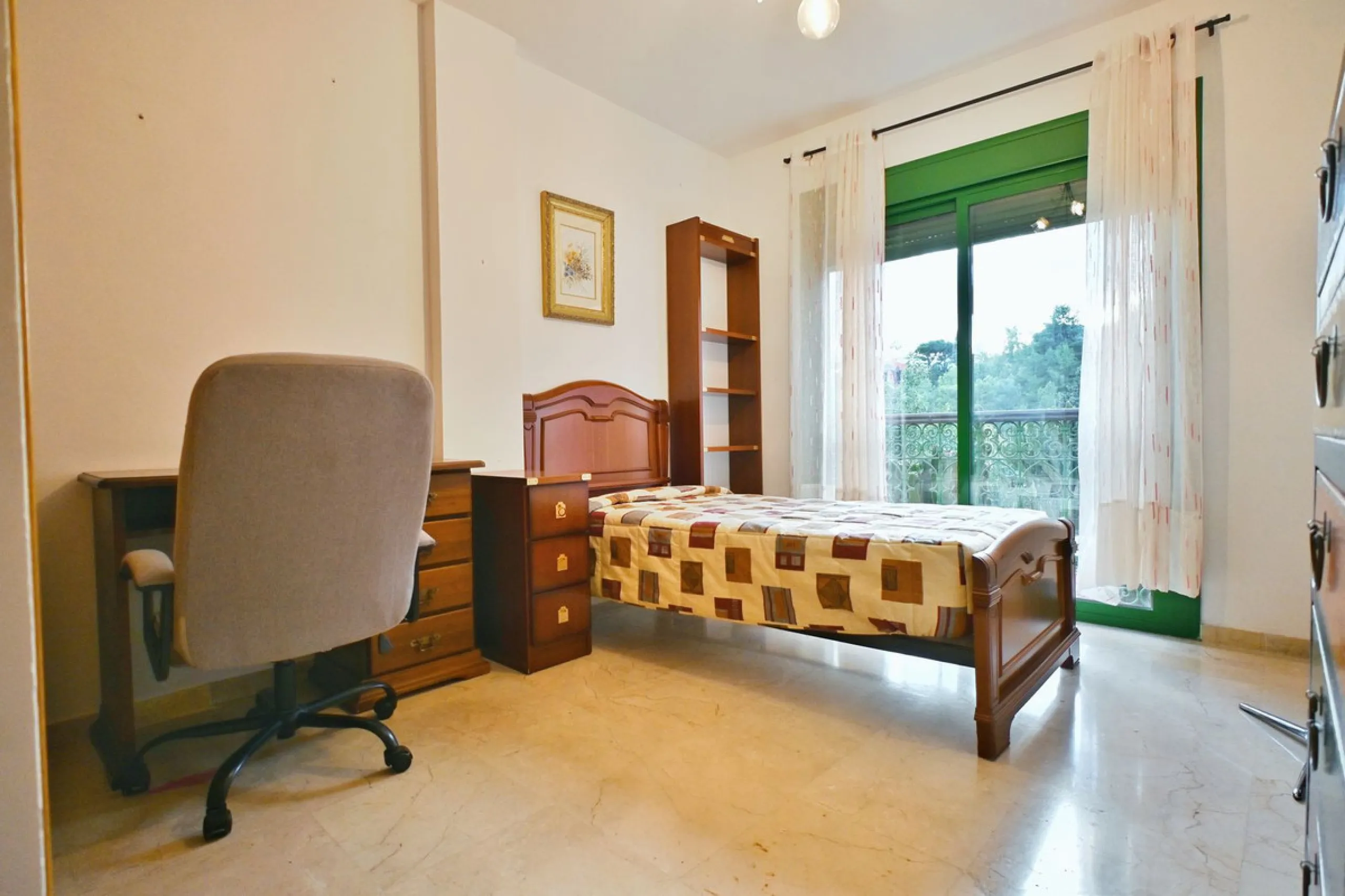 Apartment - Middle Floor Apartment в продаже в Fuengirola, Málaga. В доме 3 спален и 3 ванных комнат. Площадь дома 100 м²