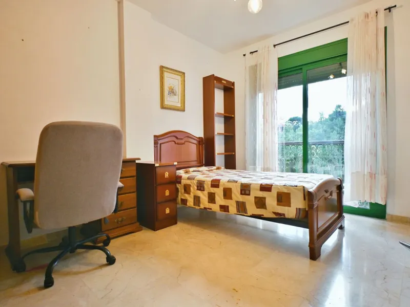 Apartment - Middle Floor Apartment в продаже в Fuengirola, Málaga. В доме 3 спален и 3 ванных комнат. Площадь дома 100 м²