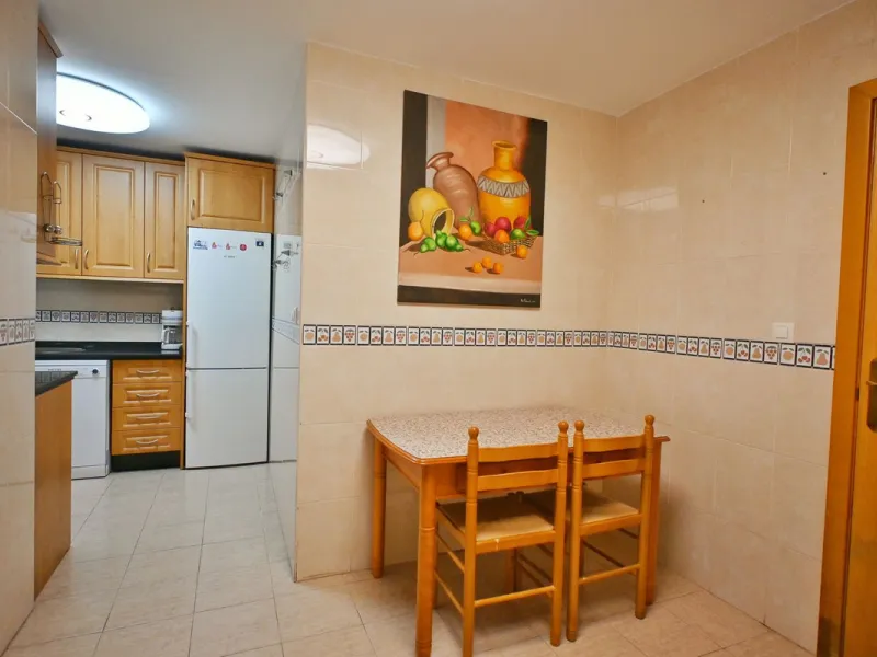 Apartment - Middle Floor Apartment в продаже в Fuengirola, Málaga. В доме 3 спален и 3 ванных комнат. Площадь дома 100 м²