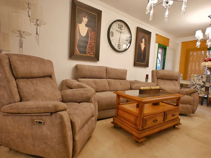 Apartment - Middle Floor Apartment в продаже в Fuengirola, Málaga. В доме 3 спален и 3 ванных комнат. Площадь дома 100 м²