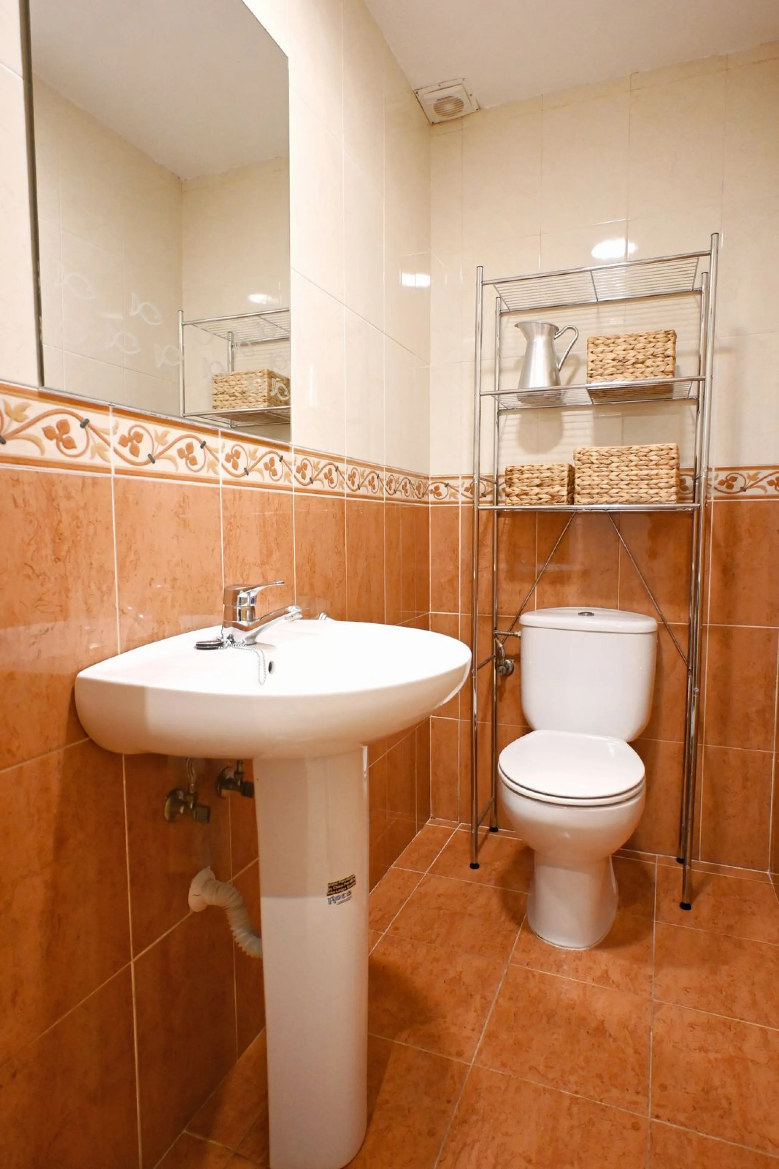 Apartment - Middle Floor Apartment в продаже в Fuengirola, Málaga. В доме 3 спален и 3 ванных комнат. Площадь дома 100 м²