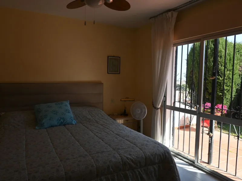 Discover this charming villa in excellent condition, located in one of the most peaceful and sought-after areas of Mijas. A bright, spacious home perfectly designed to enjoy Mediterranean living.