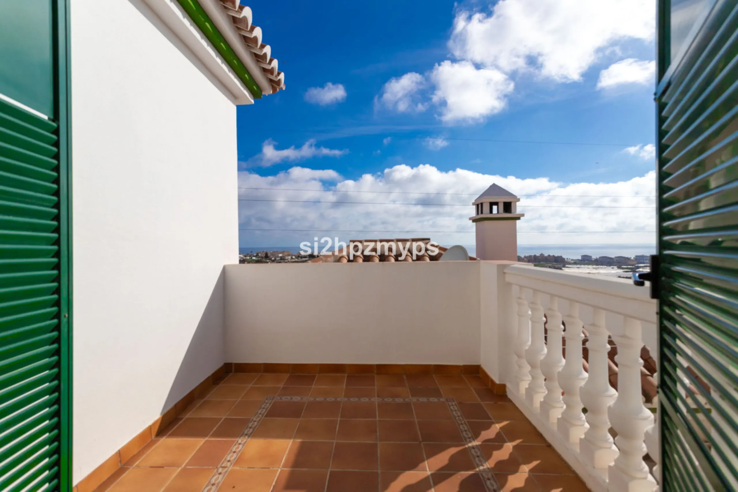 Große Villa in Torrox mit Tennisplatz und guten Geschäftsmöglichkeiten