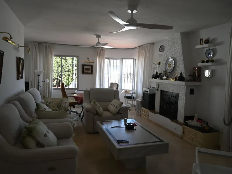 Discover this charming villa in excellent condition, located in one of the most peaceful and sought-after areas of Mijas. A bright, spacious home perfectly designed to enjoy Mediterranean living.