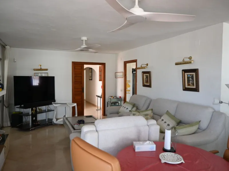 Discover this charming villa in excellent condition, located in one of the most peaceful and sought-after areas of Mijas. A bright, spacious home perfectly designed to enjoy Mediterranean living.