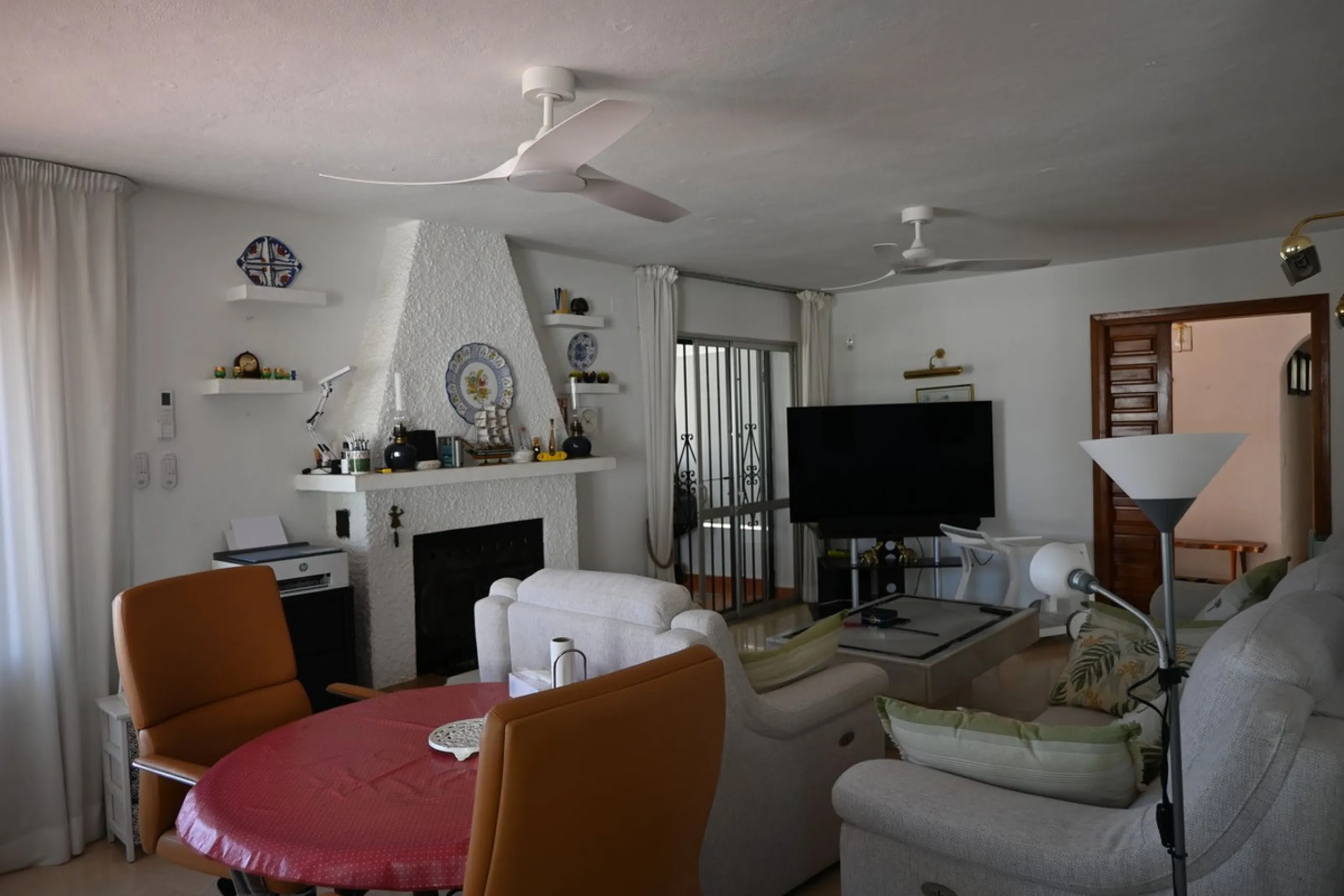 Discover this charming villa in excellent condition, located in one of the most peaceful and sought-after areas of Mijas. A bright, spacious home perfectly designed to enjoy Mediterranean living.