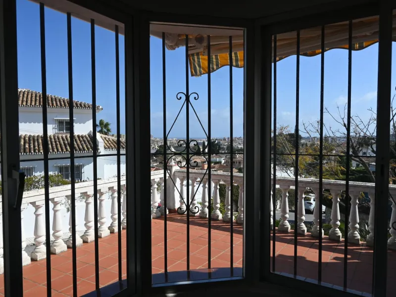 Discover this charming villa in excellent condition, located in one of the most peaceful and sought-after areas of Mijas. A bright, spacious home perfectly designed to enjoy Mediterranean living.