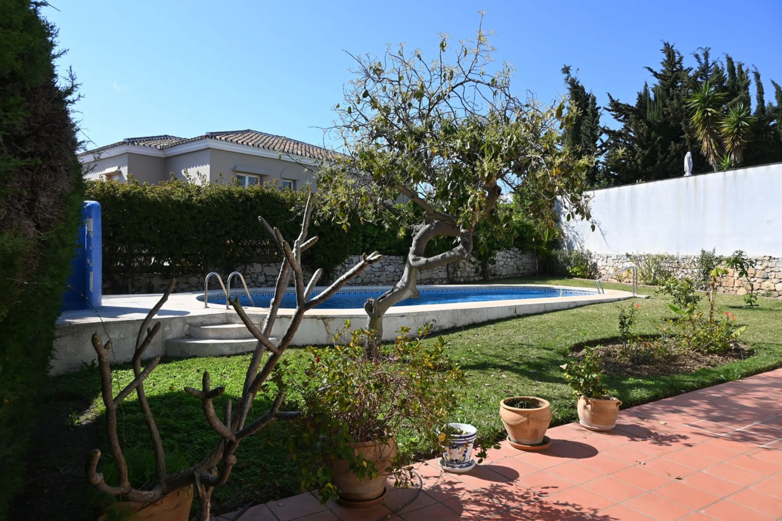 Discover this charming villa in excellent condition, located in one of the most peaceful and sought-after areas of Mijas. A bright, spacious home perfectly designed to enjoy Mediterranean living.